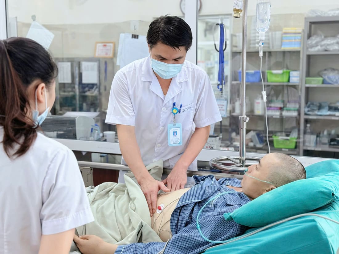 Từ giường bệnh hồi sức đến ngày về: Hành trình cứu sống người cha 7 con nhờ tình người